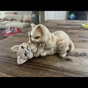 Vintage Kittens Playing Figurine‎ Porcelain Ceramic Glazed 5 inch